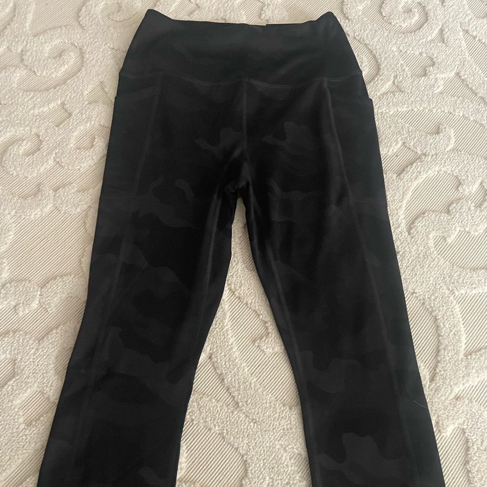 Super Adorable Brand New Camo Reebok Capri Length High Waisted Yoga Pants